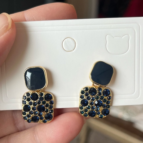 💥2 for $18💥 Gorgeous Sparkling Drop Earrings in Pink or Dark Blue! - Picture 5 of 9